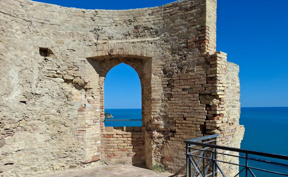Castello Aragonese, Italy